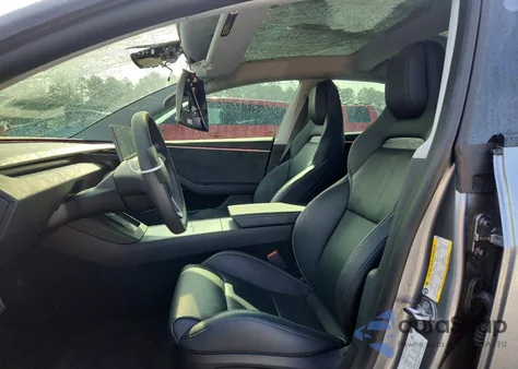 2024 Tesla Model 3 z USA, uszkodzony, nr VIN 5YJ3E1ET0RF900774